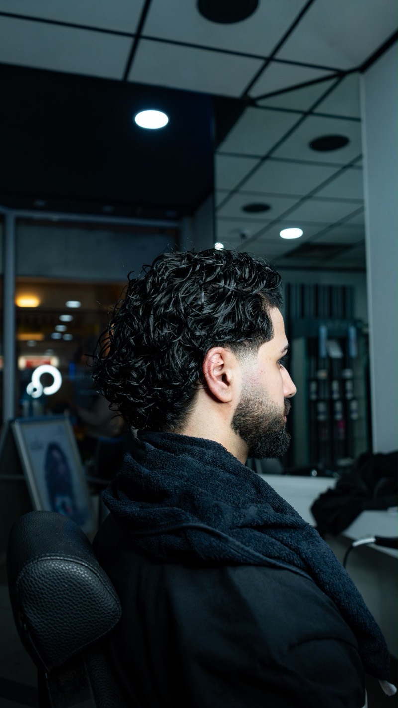 Lange Locken, Seitenansicht